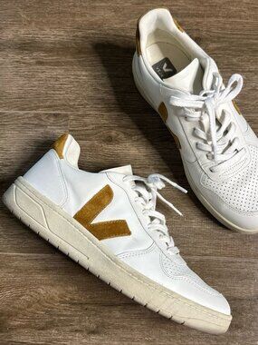 Veja V-10 Sneakers White Camel Leather Men’s Size 11